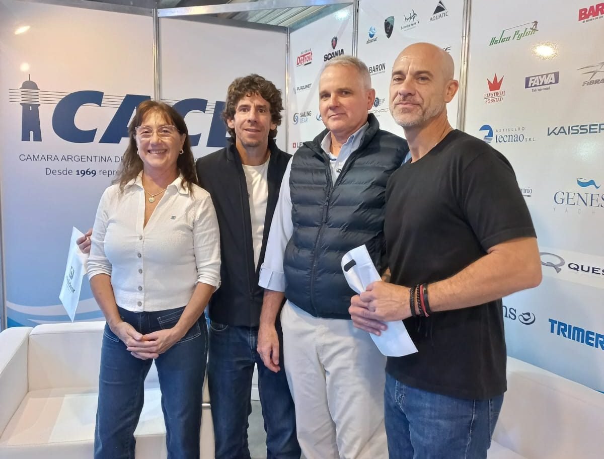 En el Stand de Cacel. De izquierda a derecha: Silvia Iriarte ( Secretaria de Cacel ), Juan Andreotti (Intendente de San Fernando), Roberto Regnicoli (Presidente de Cacel) y Santiago Aparicio (Secretario de Producción, Empleo y Nuevas Tecnologías del Municipio de San Fernando).